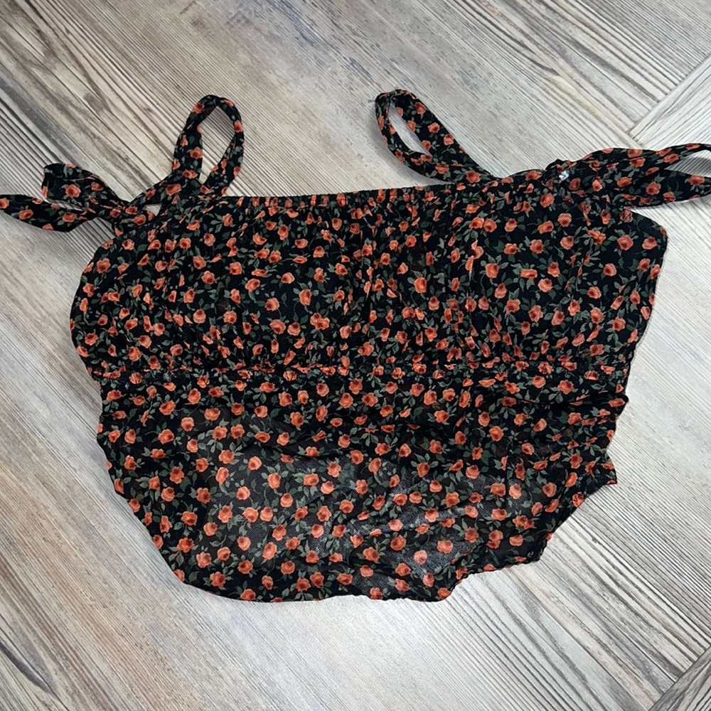 Gilly Hicks rose crop top